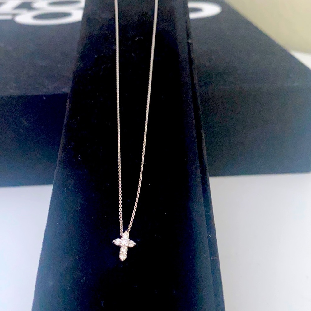 Roberto coin women’s 18k white gold diamond cross with 16’necklace